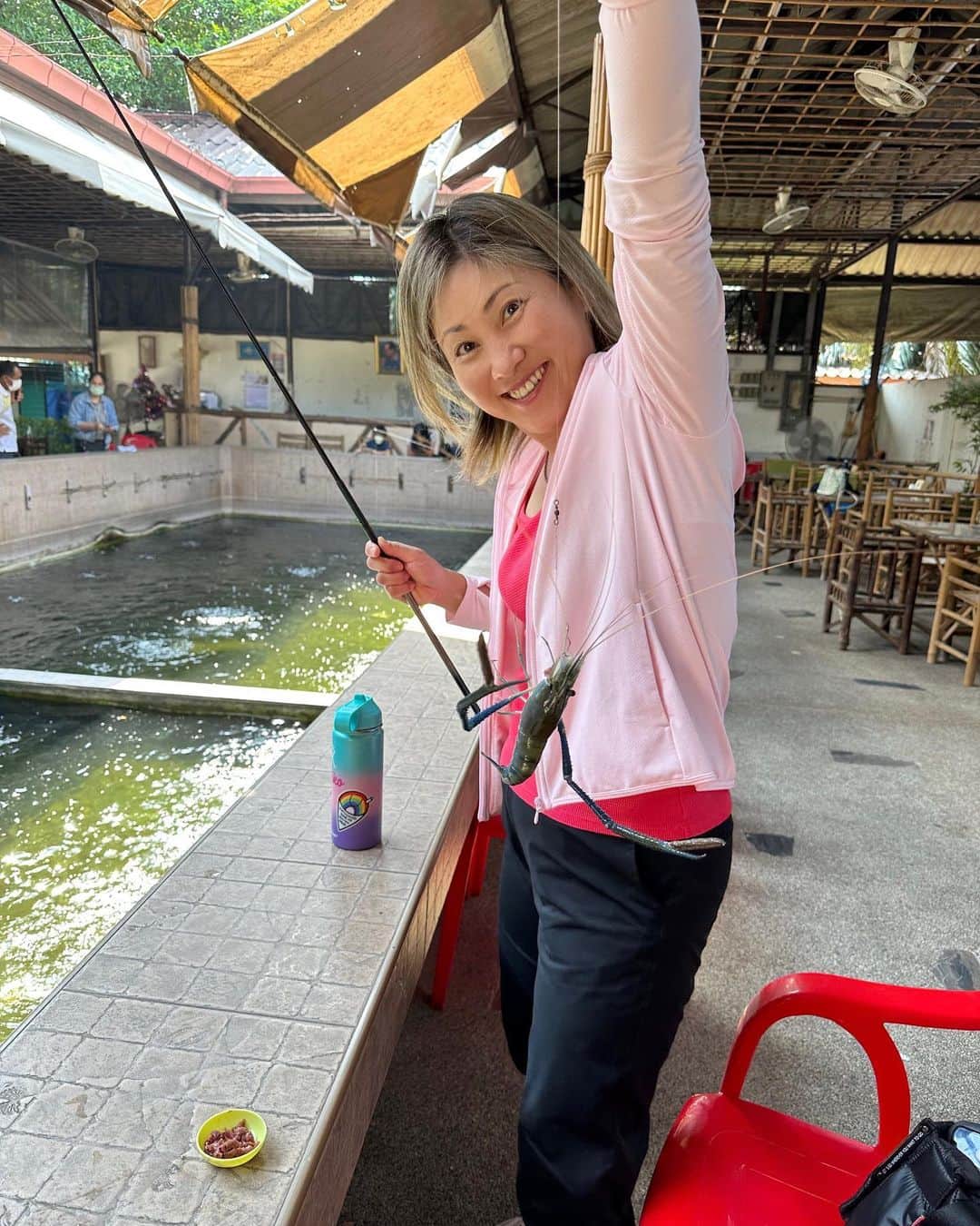 小澤美奈瀬さんのインスタグラム写真 - (小澤美奈瀬Instagram)「タイではエビ釣りも楽しみました🦐💕 エビ釣りはもう2回目でリピーターさんです🥰とっても楽しくてお気に入りですよ😍釣ったエビさん🎣 タイはゴルフも釣りも面白くてやみつきになります🥰🌸  #エビ釣り #タイ #thailand」1月4日 22時24分 - i_am_minase