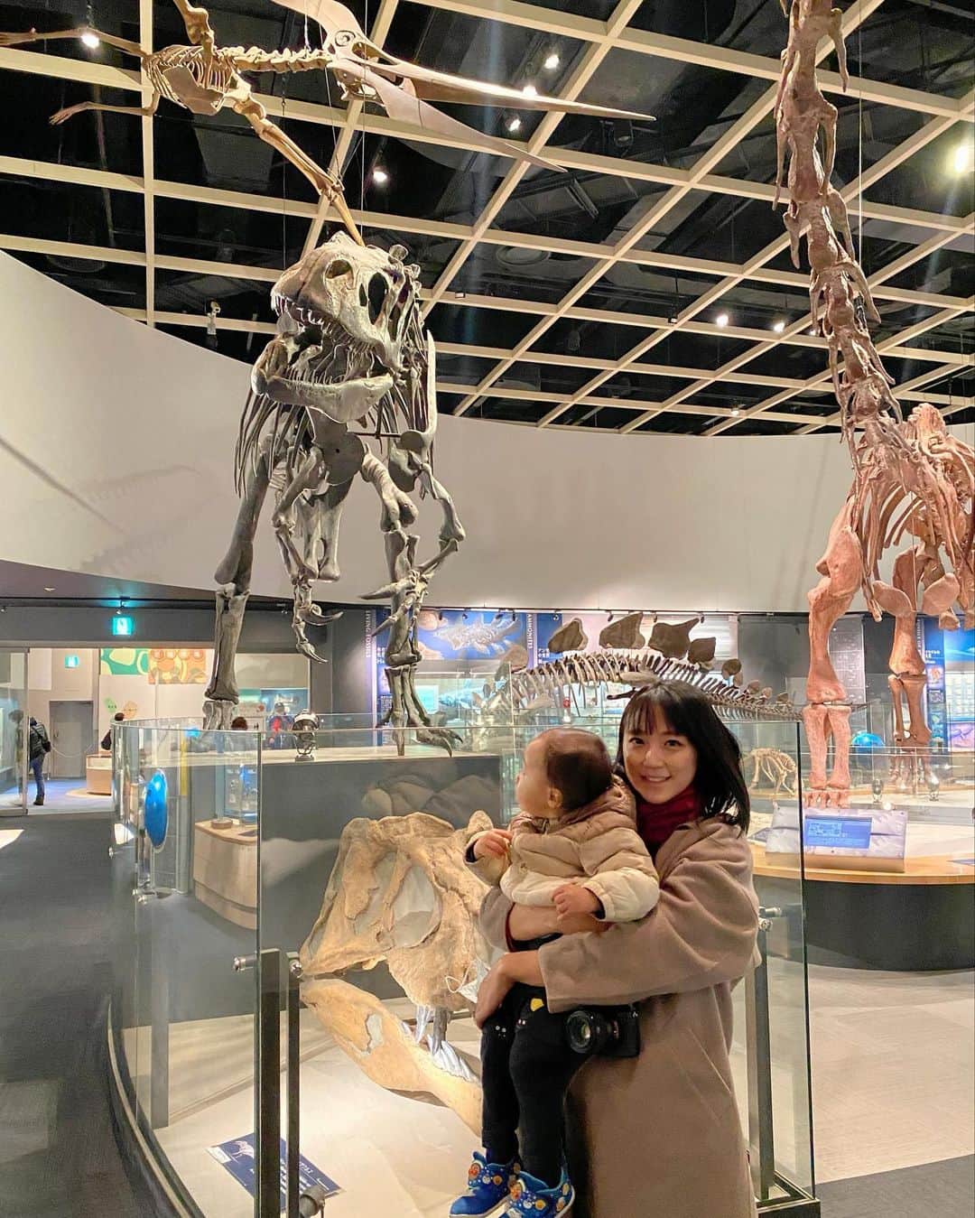 竹内由恵さんのインスタグラム写真 - (竹内由恵Instagram)「年末年始はどう過ごされましたか？ 我が家は愛知県の三河湾付近にある温泉宿に泊まりました😽 近くに、「のんほいパーク」と「こどもの国」が近くにあったのでそれぞれ遊びに行きました。 「のんほいパーク」は、動物園あり、恐竜博物館あり、遊具あり、でおすすめです😻 「こどもの国」には、長いローラー滑り台があったけど、私がやるとなぜか全然滑らなくて、息子が険しい顔をしていた笑  2023年はじまりましたが、どうぞよろしくお願いします！  #年始のご挨拶 #子連れ旅行 #愛知観光 #豊橋 #露天風呂付き客室♨️ #朝風呂きもちよかった」1月5日 9時37分 - yoshie0takeuchi