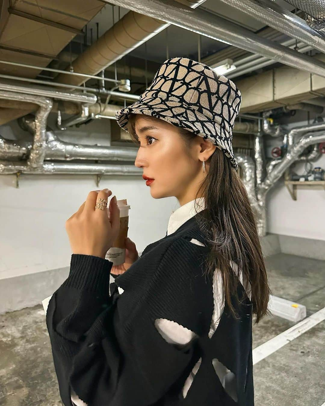 大口智恵美さんのインスタグラム写真 - (大口智恵美Instagram)「2023年はストレッチをこまめにすると決めました🐰  スタバのジャパニーズチャイラテ飲んでみた🤍  #hello #2023」1月5日 14時15分 - chemiiiii