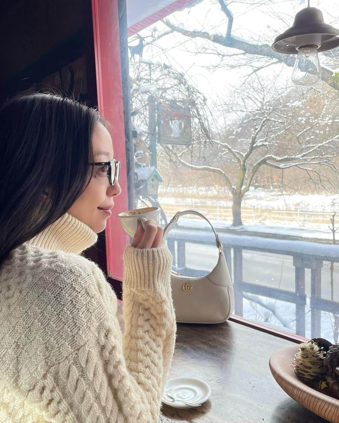 松島花さんのインスタグラム写真 - (松島花Instagram)「: 山形でみつけた可愛いカフェ☃️ #Espresso ☕️🤍 山形すごくいい所でした❄️ : #ootd #outfit #hanaoutfit  #私服 #花私服 #GucciAphrodite #GucciCosmogonie」1月5日 15時44分 - hana_matsushima_official