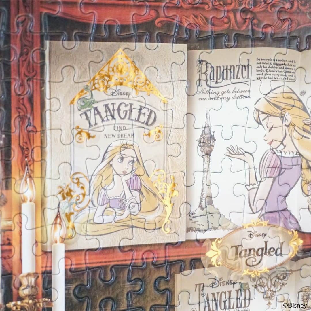 アクアビーズ公式さんのインスタグラム写真 - (アクアビーズ公式Instagram)「デコレーションできるジグソーパズル #パズデコ で #おうち時間 を楽しもう♪ #ディズニープリンセス が主役の、本棚のようなデザインがお洒落な「Bookshelf / Disney Princess」（1000ピース）は冬のお部屋にぴったり。 組み上げたらシールで #デコ してお部屋に飾ろう✨  商品の詳細はアカウントトップ（ @epoch1958_jp ）からエポック社公式ウェブサイトへアクセスして、ジグソーパズルのページをチェックしてね👀 ©Disney  #パズルデコレーション #パズデコ #puzzdeco #パズル #puzzle #ジグソーパズル #デコレーション #デコ #ハンドメイド #ディズニー #ディズニープリンセス #disney #disneyprincess」1月5日 17時38分 - epoch1958_jp