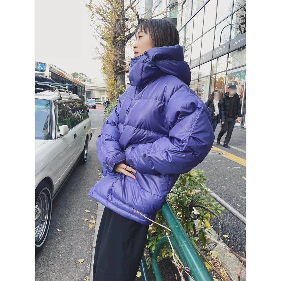 野尻美穂さんのインスタグラム写真 - (野尻美穂Instagram)「カラーダウンなんて着ると思ってなかった今までの私💜 フード取ってもかわいかった☺️ そしてパープルは肌のトーン上げてくれる気がする🤔  #daiwapier39  #downjacket  #wai_ships #newbalance  #ootd」1月5日 18時00分 - miho_cocoa