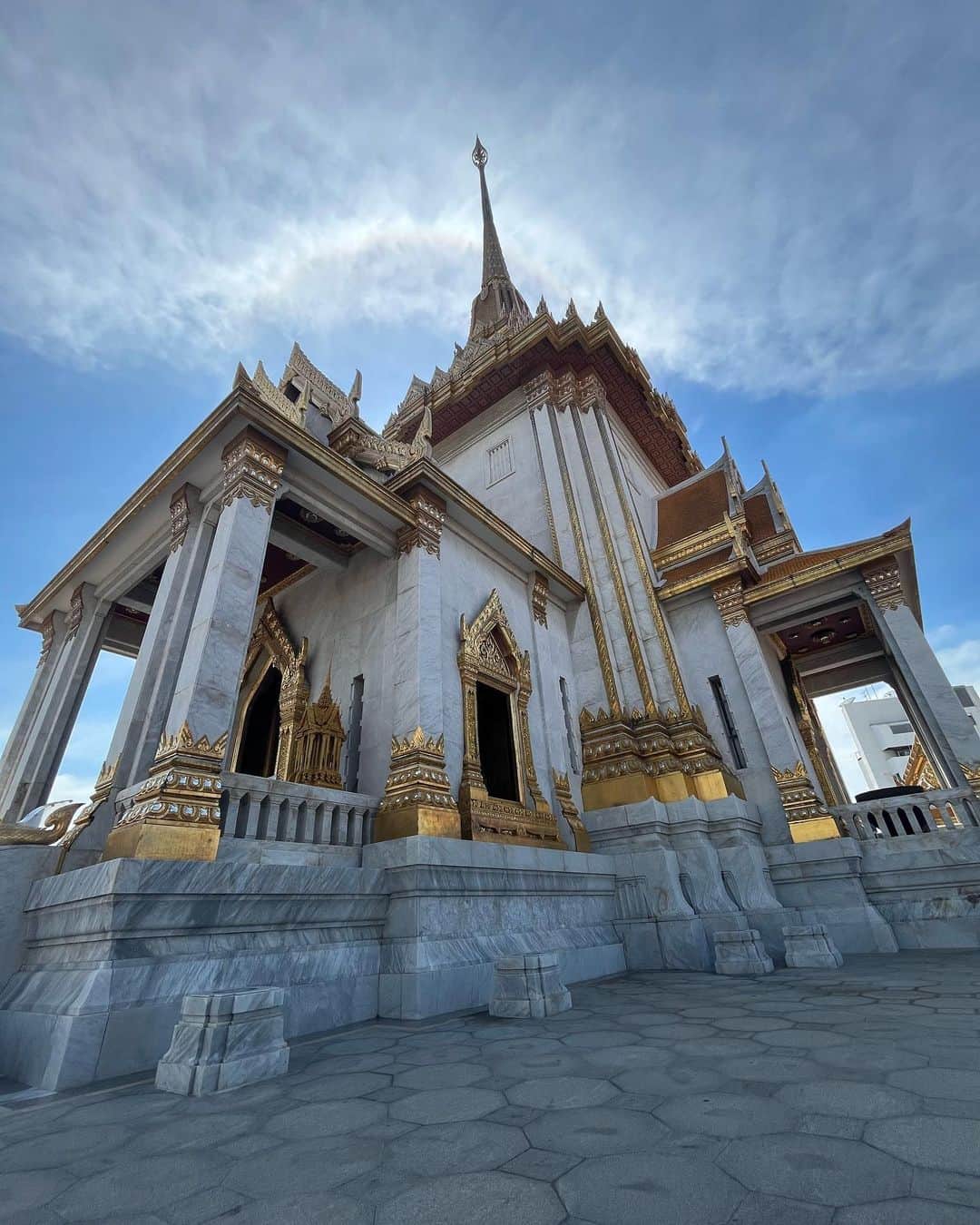 佐田真由美さんのインスタグラム写真 - (佐田真由美Instagram)「バンコクのお寺や宮殿へ ゴージャスでしかない…❤️ 手作りのスキルが凄い 今年も素敵な物を沢山つくりたい。 綺麗な音色のベルの音も是非聞いてね！ グットラックらしい！ #โชคดี #bangkok」1月6日 13時47分 - sadamayumi