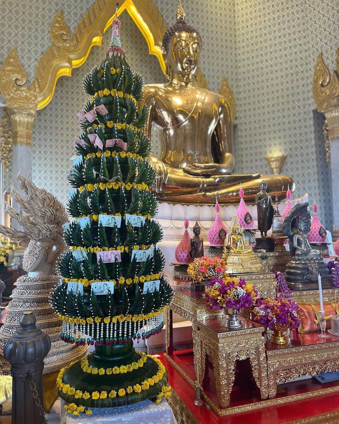 佐田真由美さんのインスタグラム写真 - (佐田真由美Instagram)「バンコクのお寺や宮殿へ ゴージャスでしかない…❤️ 手作りのスキルが凄い 今年も素敵な物を沢山つくりたい。 綺麗な音色のベルの音も是非聞いてね！ グットラックらしい！ #โชคดี #bangkok」1月6日 13時47分 - sadamayumi