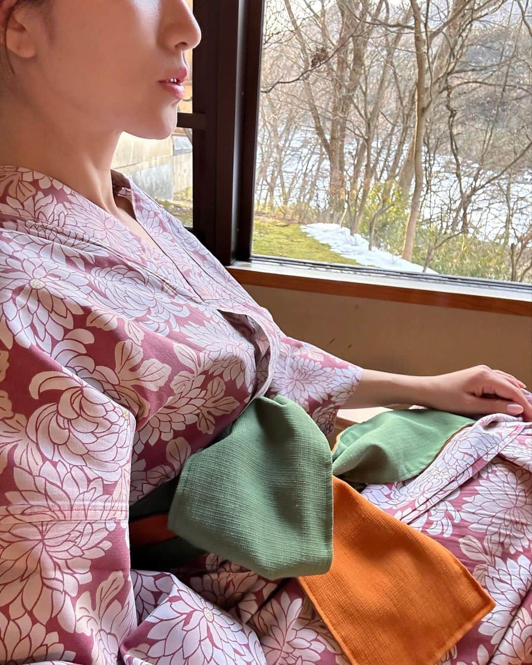 上原歩さんのインスタグラム写真 - (上原歩Instagram)「🪀🍹🍡  浴衣を選ばせてもらえると それだけで気分が上がります🪅 帯の色も豊富で色合わせが楽しい  _________________________________  #love #life #loveislove  #japanesetraditional  #浴衣」1月6日 15時41分 - ayumiuehara