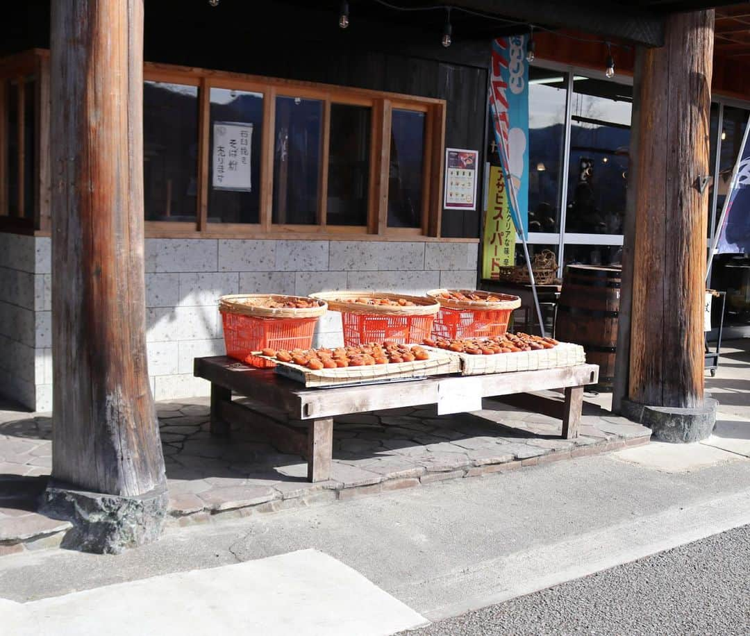 前野えまさんのインスタグラム写真 - (前野えまInstagram)「秩父へ日帰りプチ旅行🚆 三峯神社は毎回行くたびに清々しい気持ちになります。 日本武尊銅像も圧巻でした。 ・ ・ #秩父観光 #三峯神社 #パワースポット #日本武尊銅像 #一粒万倍日 #天赦日 #一粒万倍日と天赦日が重なる日   #chichibu #shrine #powerspot  #sky #skyphotography  #todayssky  #girlportrait #actress #actor #girl #photography #portrait #japanesegirl #portraitphotography #daily_phot_jpn #japan_daytime_view」1月6日 17時36分 - maeno_ema