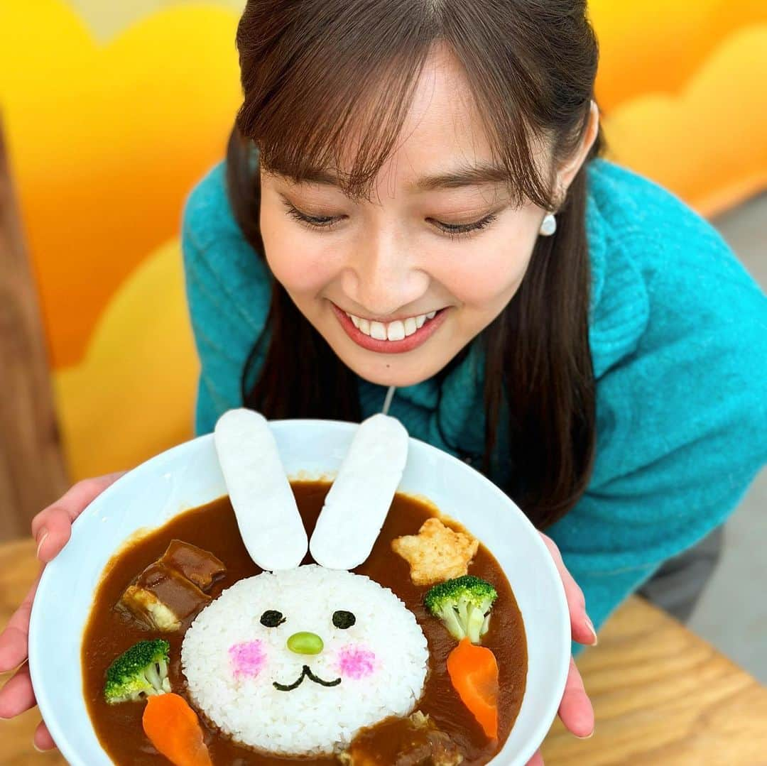 間瀬遥花さんのインスタグラム写真 - (間瀬遥花Instagram)「. 今朝のZIP!は、今年の干支うさぎさんたちとたくさん触れ合ってきました〜🐰💜 . ふれあいだけでなく、グルメからフォトスポットまでうさぎづくしのマザー牧場、朝からとっても癒されました🥰 今年も生中継頑張ります〜！ . . 衣装 coat, knit & skirt … @grove_jp  . . #zip #生中継 #マザー牧場 #卯年 #うさぎ #ミニレッキス #ネザーランドドワーフ #ホーランドロップ #フレンチロップ #中仙ジャンボうさぎ #もふもふ #grove」1月6日 21時55分 - maseharu_929