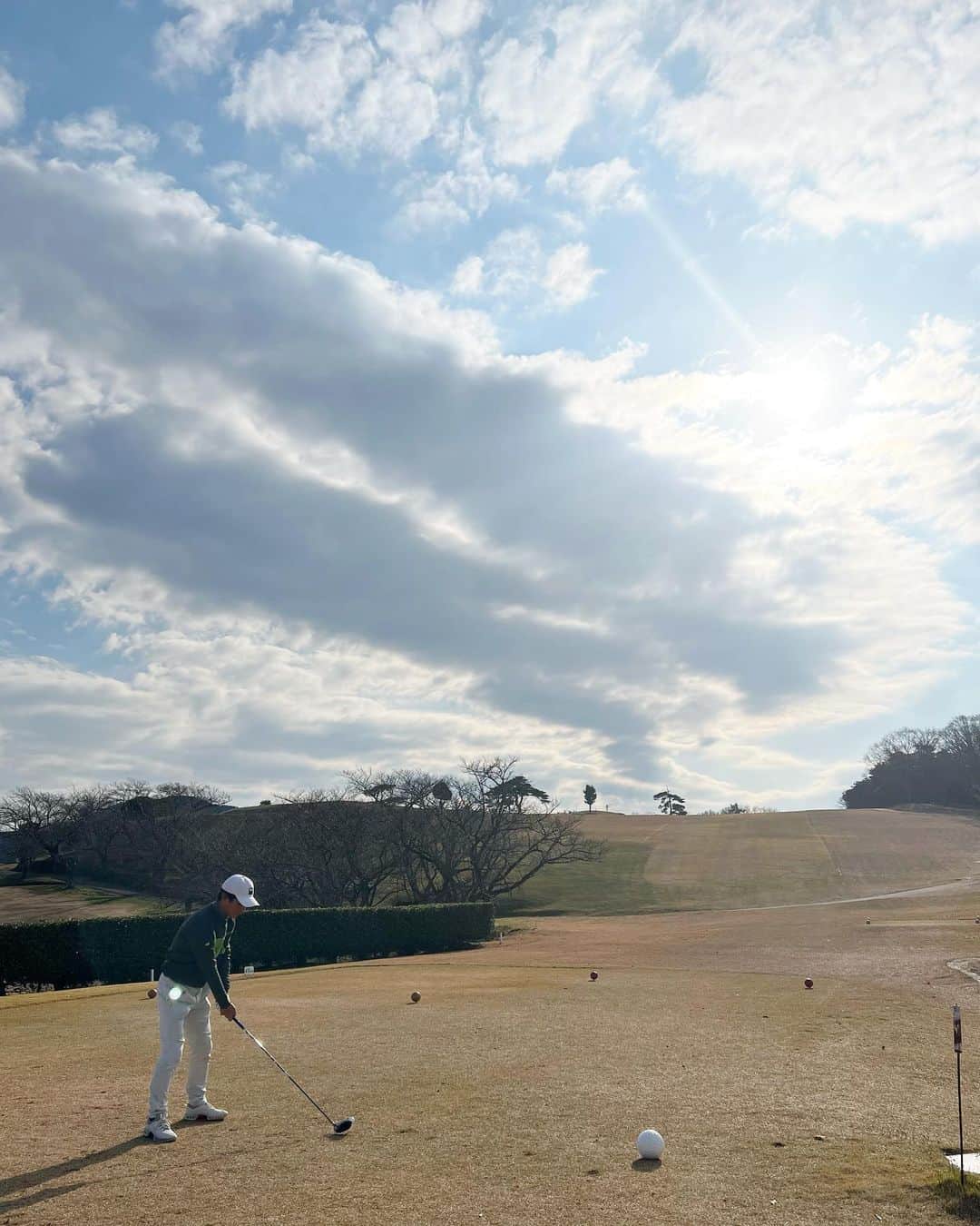 瀧本美織さんのインスタグラム写真 - (瀧本美織Instagram)「⛳️ 父と念願のゴルフ。 私はウエアから入るタイプです👼🏻←大事！笑  @zoygolf あったかくて可愛い♡  思い出深いコースデビューとなりました！ お父さんありがと😚   #golf」1月7日 15時01分 - mioritakimoto_official