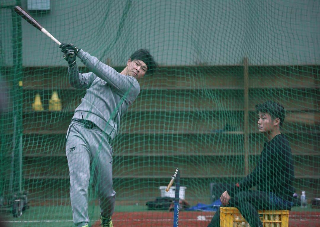 阪神タイガースさんのインスタグラム写真 - (阪神タイガースInstagram)「#佐藤輝明 選手が、母校の近畿大学で自主トレ公開を行いました！ #佐藤輝明 選手 #自主トレ公開  #阪神タイガース  #ARE」1月7日 15時26分 - hanshintigers_official