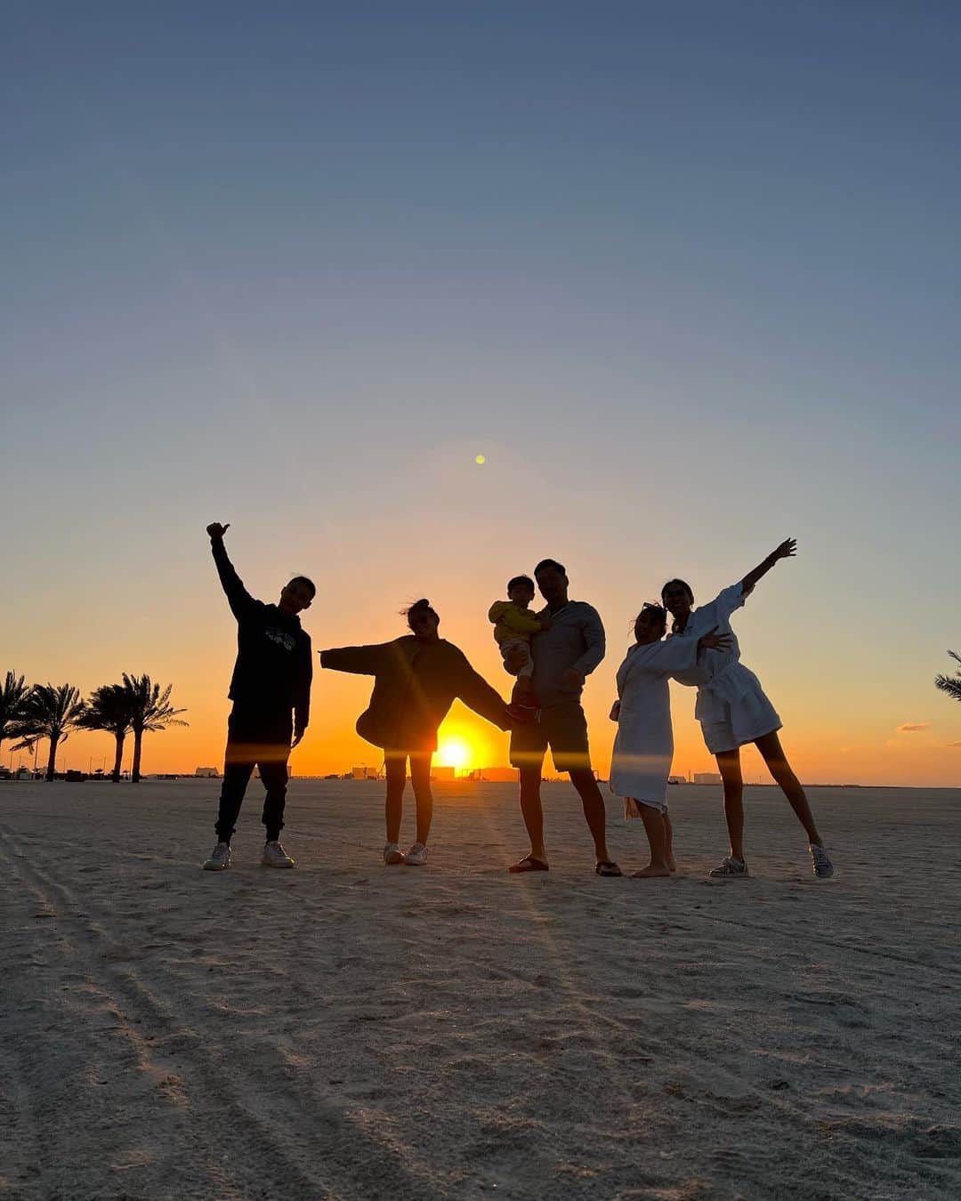 小泉里子さんのインスタグラム写真 - (小泉里子Instagram)「部屋からビーチアクセスもあった。 でも海まで果てしなく遠かったけど。笑 砂漠のリッツも素敵だけど 海のリッツも素敵でした。  #ritzcarltonrasalkhaimahalhamrabeach」1月7日 16時11分 - satokokoizum1