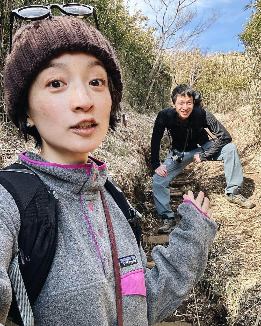 高山都さんのインスタグラム写真 - (高山都Instagram)「登りはじめ2023 今日は1年ぶりの金時山に。　 思い立って即！の夫の行動力さすが。 自分の中に増えた登山という趣味、登るたびに楽しみ方が分かってきました。 無心で登り、山頂で緩み、また無心で下る。 ふたりで色んなこと喋りながら、緑や土や風の匂いを全身で感じて気持ちよかったー。  tops @patagoniajp  pants & outer & back pack  @thenorthfacejp  shoes @hoka_japan  knit cap @danskin_japan  sunglasses @eyevol_official   今日はこのまま温泉宿に来ています。 ゆっくりお風呂入って、ダラダラしちゃおー。  #安井家の外遊び #leicam9」1月7日 16時21分 - miyare38