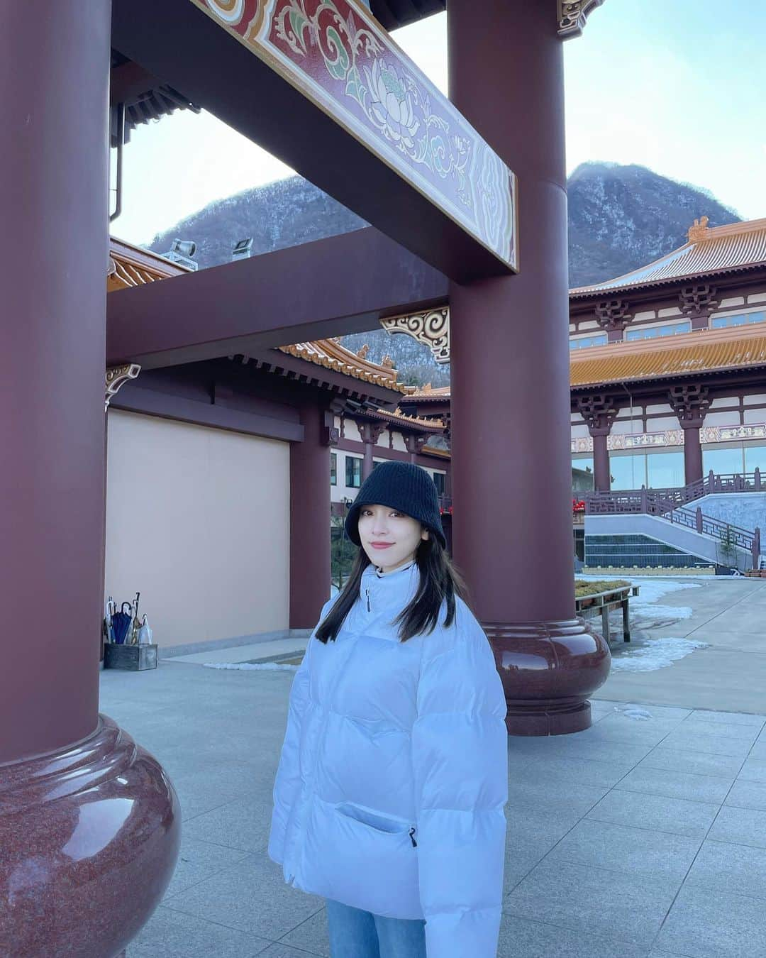 都丸紗也華さんのインスタグラム写真 - (都丸紗也華Instagram)「地元群馬県にある法水寺に行ってきました〜！景色も綺麗だった⛩❤️‍🔥  #群馬県 #伊香保 #法水寺 #いかフォト #とまるまる」1月7日 19時16分 - tmrsyk