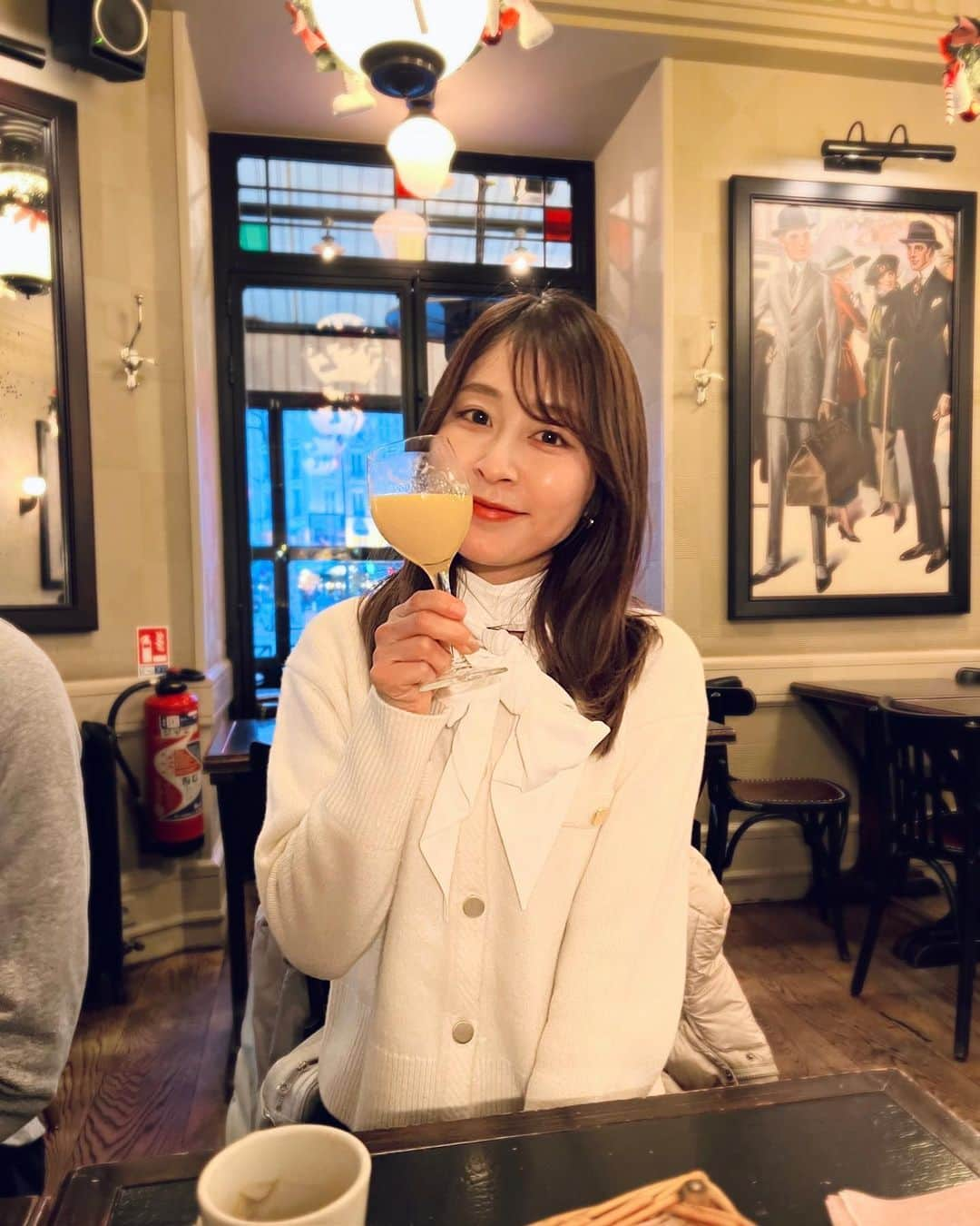 権田裕美さんのインスタグラム写真 - (権田裕美Instagram)「. みなさん #🇬🇧 マークありがとうございました😆 冬休み投稿もう少しお付き合いください♪  パリからロンドンに移動し、年越しからのんびり過ごすことができました✨ ロンドン五輪以来11年ぶりの再来です♪ 記憶を辿りながら懐かしさでいっぱいの街並みでした✨ (10枚目はロンドン五輪時の写真です📷) . . . . ... #ロンドン#ロンドン旅行#ロンドン五輪#ビッグベン#バッキンガム宮殿#ロンドンバス#London#london🇬🇧#BuckinghamPalace#Buckingham#bigben#londoncity#ロンドンバス#権田裕美#息子カメラ」1月7日 19時32分 - yumigonda