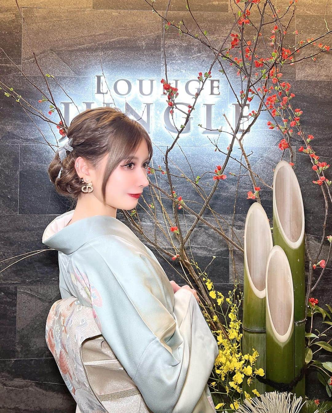 ゆうめろさんのインスタグラム写真 - (ゆうめろInstagram)「着物イベントありがとうございました👘✨ 今年は、去年の売上を超えるように頑張ります！🔥 1月は誕生月なので会いに来てくれると嬉しいです🥹 少しでも多く売り上げられるように頑張ります✨ ・ 📍 六本木3ー15ー25ベル六本木1階 ・ #ジャングルラウンジ #ラウンジ嬢 #キャバ嬢  #女子大生 #着物 #着物ヘアアレンジ」1月8日 12時44分 - yk.o0