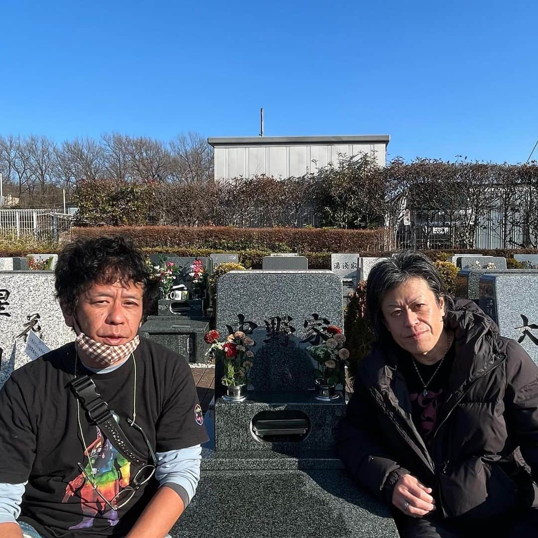 宙也さんのインスタグラム写真 - (宙也Instagram)「墓参り。実弟と。」1月8日 17時30分 - chuya_aquarius