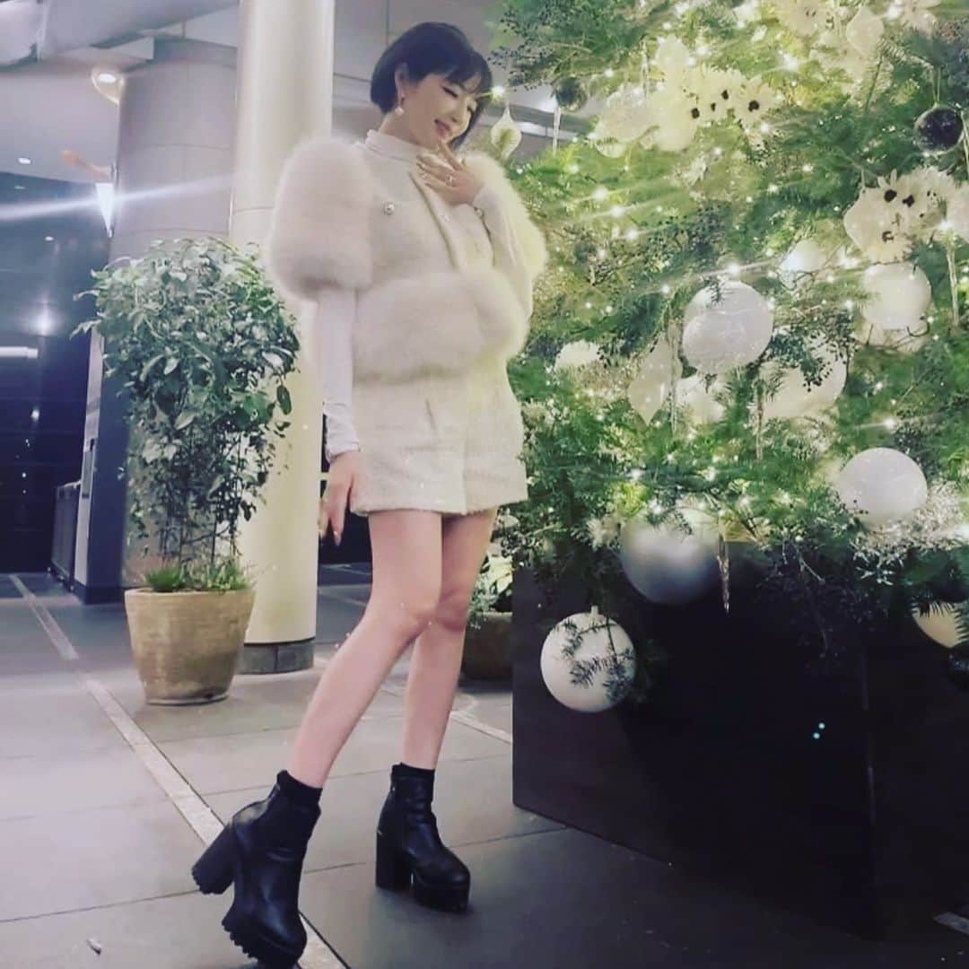 森下悠里さんのインスタグラム写真 - (森下悠里Instagram)「@starlabelofficialshop 問い合わせ殺到したこちらのジャケットも発売してます🤍🤍  エコファージャケット🤍 まだまだ寒い日が続くので是非是非 checkしてね✨✨」1月8日 17時44分 - yuurimorishita