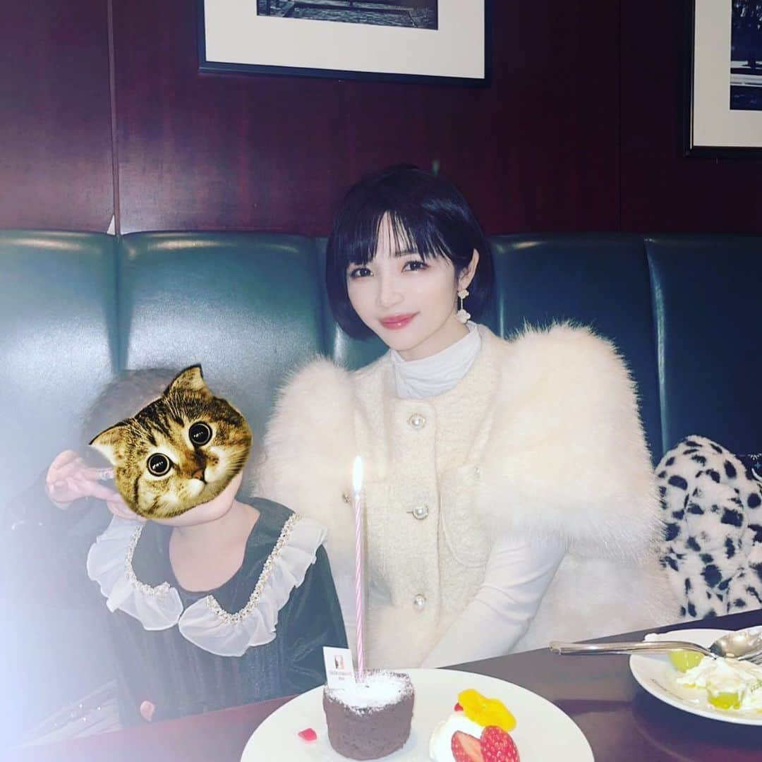 森下悠里さんのインスタグラム写真 - (森下悠里Instagram)「@starlabelofficialshop 問い合わせ殺到したこちらのジャケットも発売してます🤍🤍  エコファージャケット🤍 まだまだ寒い日が続くので是非是非 checkしてね✨✨」1月8日 17時44分 - yuurimorishita