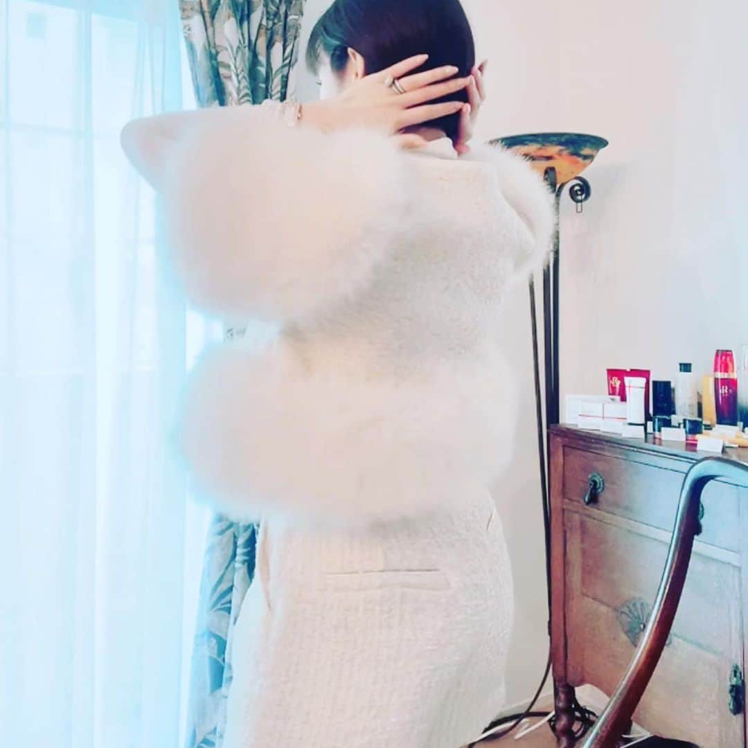 森下悠里さんのインスタグラム写真 - (森下悠里Instagram)「@starlabelofficialshop 問い合わせ殺到したこちらのジャケットも発売してます🤍🤍  エコファージャケット🤍 まだまだ寒い日が続くので是非是非 checkしてね✨✨」1月8日 17時44分 - yuurimorishita