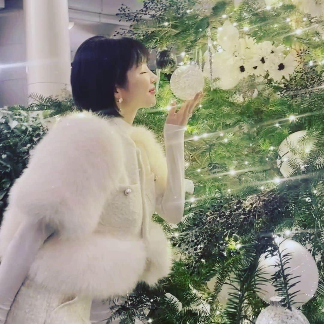 森下悠里さんのインスタグラム写真 - (森下悠里Instagram)「@starlabelofficialshop 問い合わせ殺到したこちらのジャケットも発売してます🤍🤍  エコファージャケット🤍 まだまだ寒い日が続くので是非是非 checkしてね✨✨」1月8日 17時44分 - yuurimorishita