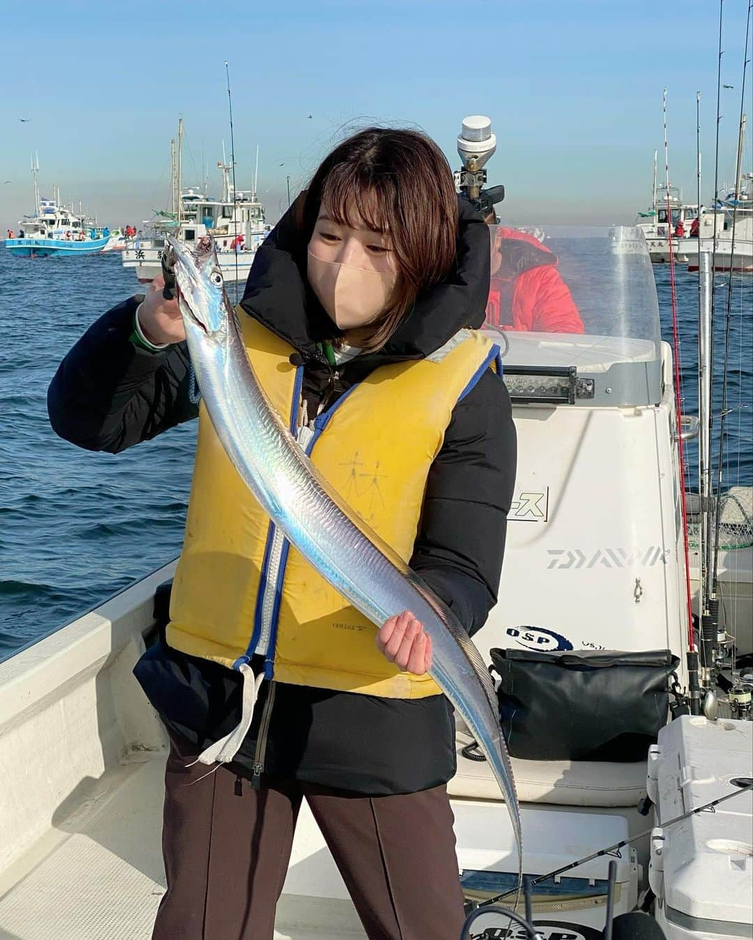 田中萌さんのインスタグラム写真 - (田中萌Instagram)「* ロケでスズキとタチウオ釣りましたー🐟✨  もっとオーバーリアクションが必要  #ABEMA的ニュースショー#釣り#初心者#釣り好きな人と繋がりたい#釣り好きな人と繋がりたくない#太刀魚#スズキ」1月8日 18時12分 - moetanaka_ex