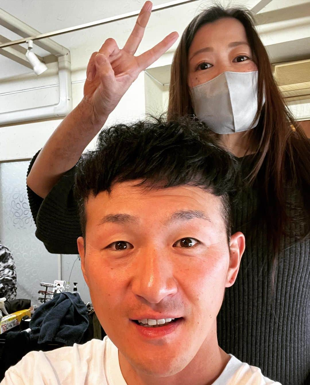 杉本知香さんのインスタグラム写真 - (杉本知香Instagram)「馬場ちゃん、昔から色以外は髪型変えてないんですyo！ 1月2日放送の千原ジュニアの座王新春SP でのですよ。 腹抱えて笑ったんですyo！ あーいとぅいまてーん！  #中目黒美容室 #ロバート馬場#ロバート#馬場裕之 #ですよ#あーいとぅいまてーん #座王」1月8日 19時49分 - sugimotoc