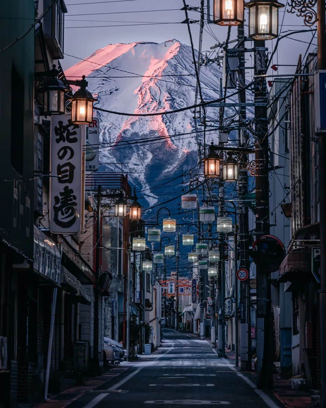 deepskyさんのインスタグラム写真 - (deepskyInstagram)「Happy New Year from Japan 🇯🇵 . . Mt. Fuji is a special mountain, so it often appears on New Year's things. I've photographed it about  7 years. These are my fav.  . 新年明けましておめでとうございます。新年初投稿なので、お気に入りの富士山の写真です。今年もよろしくお願いいたします。 . . #mtfuji #japan #newyear #discoverer #nature #earthpix #beautifuldestinations #hakone #shizuoka #yamanashi #富士山 #日本 #写真」1月8日 20時11分 - _deepsky