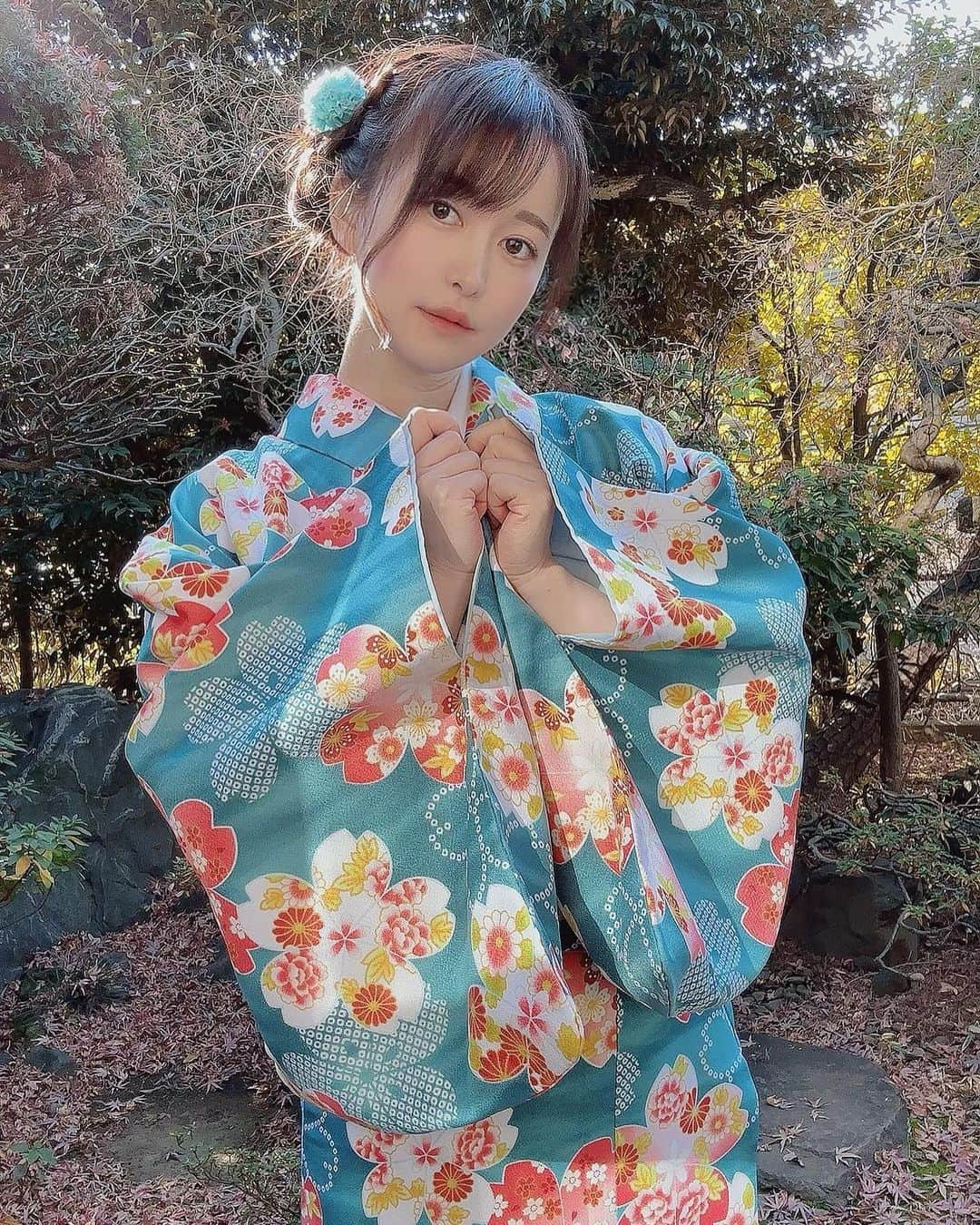 伊藤しずなさんのインスタグラム写真 - (伊藤しずなInstagram)「今年のお着物はこんな感じでした👘♡  #声優　 #撮影会　 #follow  #followme　 #グラビア　  #アイドル　  #japanesegirl  #happy  #cute  #gravure  #gravureidol  #gravuremodel  #撮影 #自撮り #自撮り女子  #自撮り女子部  #グラドル #粉我 #着物 #着物ヘア  #着物女子  #着物コーディネート  #着物レンタル  #着物ヘアアレンジ  #日本 #和服 #和服女子  #和装 #和装ヘア  #お着物」1月8日 20時15分 - shizuna_itoh