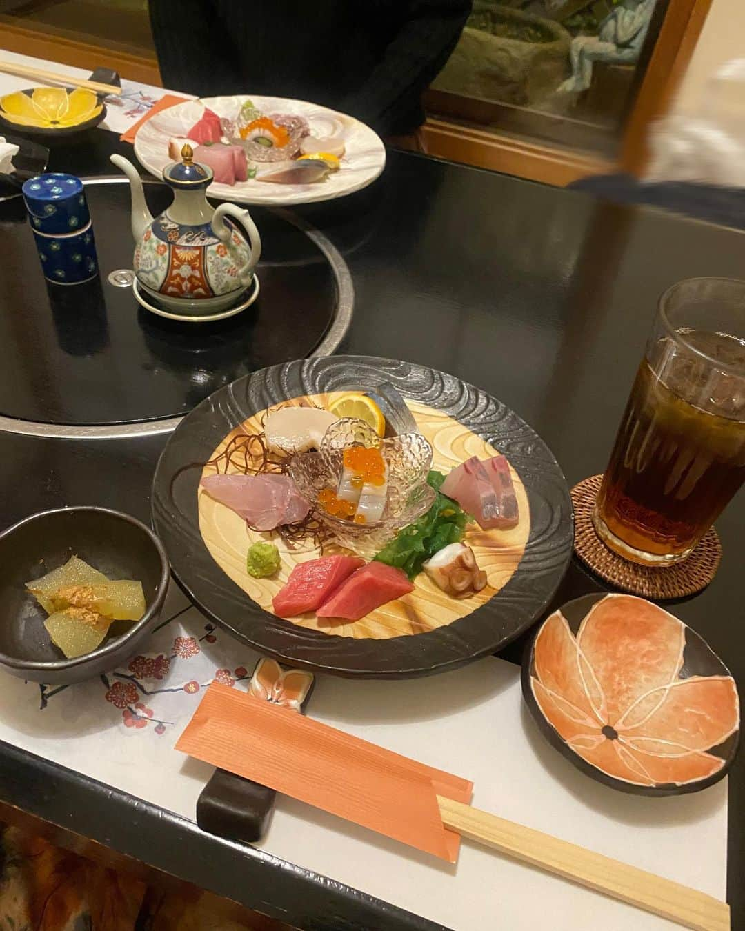 山下七子さんのインスタグラム写真 - (山下七子Instagram)「先日、母に1年間ありがとうございましたご飯をご馳走しました🍣✨  いつも美味しい栄養満点のご飯を作ってくれたり、相談に乗ってくれて良い方向に行くようヒントをくれたり、何よりいつも近くで1番応援してくれていて本当に感謝の気持ちでいっぱいです😌✨ また今年も1年間一緒に頑張ろうね！よろしくお願いします！の気持ちを込めて、、、✌🏻✌🏻  とっても素敵な時間を過ごせました〜♪♪  明日はアサデス。KBC祝日版☺️ 私は今年初めてのアサデス。KBCです！☀️わくわく また新たな気持ちで元気いっぱい皆さんに朝からパワーをお届け出来るように精一杯頑張ります✊🏻✊🏻 よろしくお願いします！🙇‍♂️💫  #福岡県#お寿司#海鮮#ご褒美ご飯#福岡グルメ#アサデス#アサデスKBC#お天気お姉さん」1月8日 22時00分 - yamashita_nanako