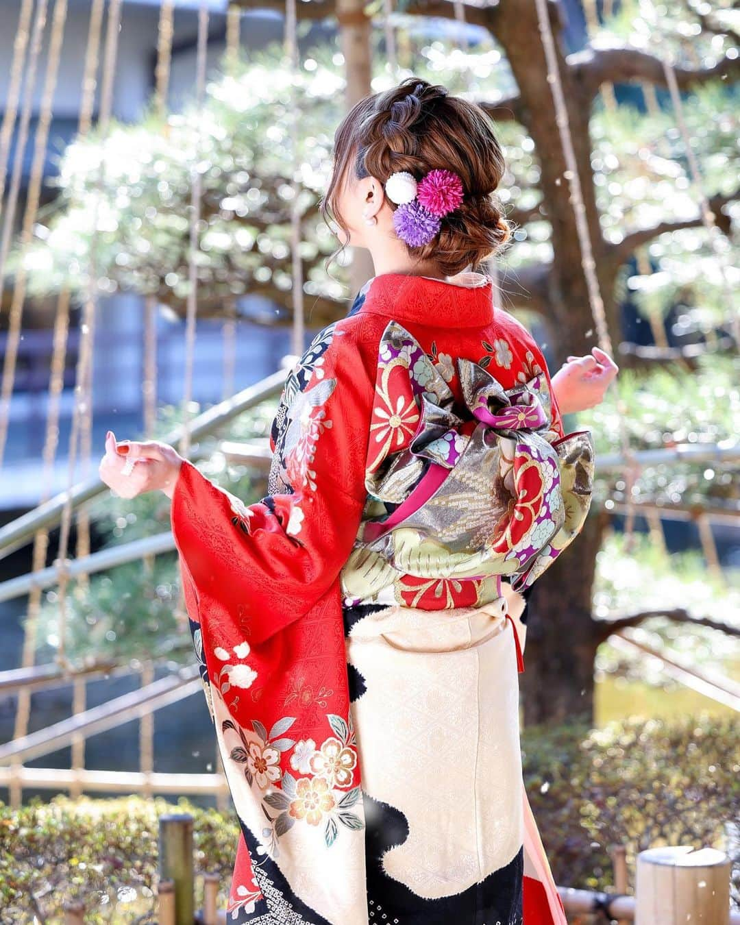 市川愛さんのインスタグラム写真 - (市川愛Instagram)「2023🎍晴れ着👘 今年は赤で❤️  #振袖#振袖ヘア#振袖帯結び#振袖レンタル#振袖着付け#振袖コーデ#晴れ着#振袖撮影会#和装#着物#kimono#kimonofashion#kimonostyle#japanesegirl#japan_of_insta#japanfashion#着物ヘア#着物女子#着物モデル#japanmodel#新年のご挨拶#新年あけましておめでとうございます」1月9日 16時53分 - pkmnai