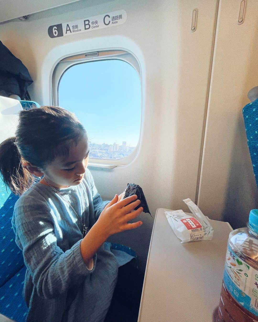 原田沙奈子さんのインスタグラム写真 - (原田沙奈子Instagram)「思ってたより冬休み長いし！アマネと2人旅に出よう！と鳥羽へ。  せっかくだし伊勢神宮のお参りも、温泉も、美味しい食事も堪能しようと電車に揺られのんびり移動。  7歳の娘がまるで私と同世代みたいで。 一緒に旅してるのがホント楽しかった！  #アマネの旅」1月9日 18時32分 - sanakoharada