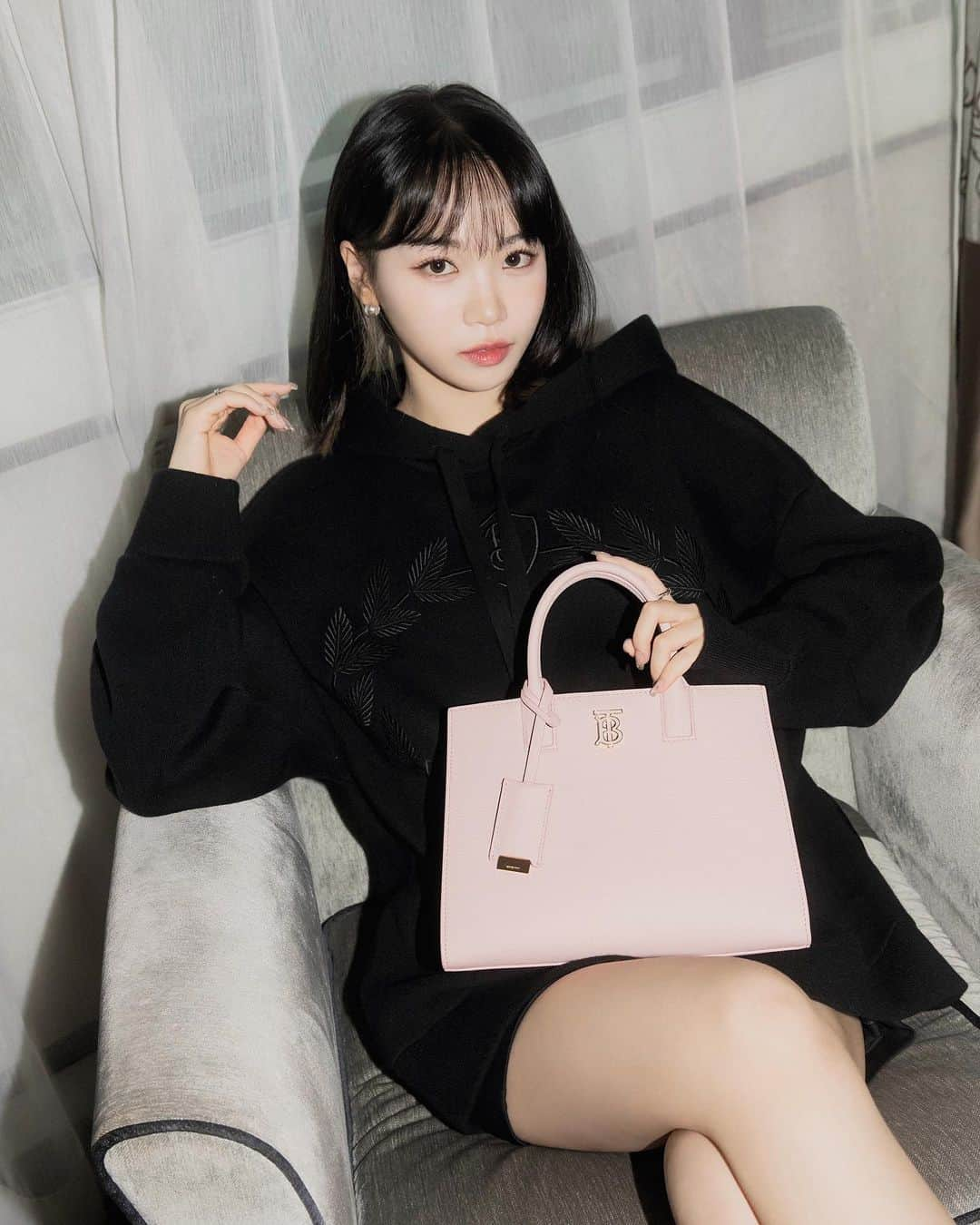 キム・チェウォンさんのインスタグラム写真 - (キム・チェウォンInstagram)「#Burberry #TheFrancesBag #ad」1月9日 19時27分 - _chaechae_1