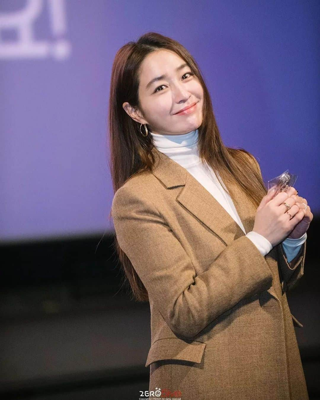 イ・ミンジョンさんのインスタグラム写真 - (イ・ミンジョンInstagram)「#Repost @216mjfans Pretty💓💓 Fancam📸Cr.zero5ive  #이민정#leeminjung#李珉廷 @216jung #스위치 #영화스위치 사진 감사해요 스위치 무대인사~~관객분들을 만나서 따뜻해진 얼굴을 보니 기분이 좋았어요^^ 아직도 스위치 안본 분들은 얼른 예매하세요!!!!! #스위치안본사람없게해주세요」1月9日 19時40分 - 216jung