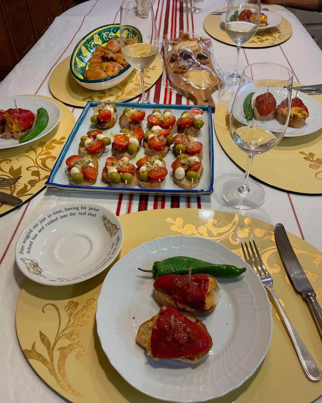 竹内由恵さんのインスタグラム写真 - (竹内由恵Instagram)「東京で仕事があったので、そのタイミングに合わせて、週末は実家に帰っていました！母が年始のご馳走を作ってくれていました。スペイン料理だそう。手間がかかっていて、どれもめちゃくちゃ美味しかった！！私は最近ここまで料理頑張れていないなあ。自慢の母です✨✨  2度目のアンパンマンミュージアムにも行きましたよ！息子はアンパンマン工場に一番ハマっていました。  #実家飯 #母の手作りご飯 #ご馳走 #スペイン料理 #美味しかった #アンパンマンミュージアム横浜 #二歳児 #子供のいる暮らし #男の子ママ」1月9日 21時08分 - yoshie0takeuchi