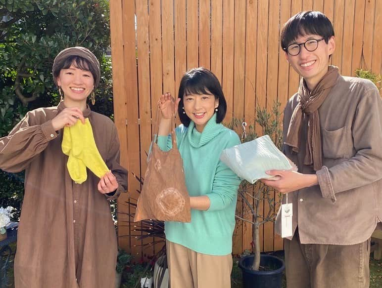 フジテレビアナウンサーさんのインスタグラム写真 - (フジテレビアナウンサーInstagram)「生野陽子です。  栗の皮で染め物をしました。 温もりのある色に仕上がり、嬉しいです。  普段は捨ててしまう栗の皮をコトコト煮て、 布に飾りを仕掛けて色付けます。  どんな模様が出てくるのか待つのも楽しい時間でした。  #フジテレビアナウンサー #生野陽子 #栗の皮 #染め物 #楽しくアクションSDGs #体感サステナWAVE #今夜は23時24分〜です！」1月9日 21時39分 - fujitv_announcer