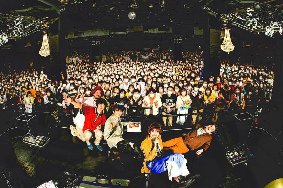 ハマ・オカモトさんのインスタグラム写真 - (ハマ・オカモトInstagram)「🎸  OKAMOTO'S LIVE TOUR2023 Flowers はじまりました。 全国27カ所、4月まで続きます。  初日に来てくれたみんな、 音楽偏差値高すぎて驚きました。 ツアー、とにかく楽しみです。 遊びに来てね！　  📷: @victornomoto」1月9日 22時39分 - hama_okamoto