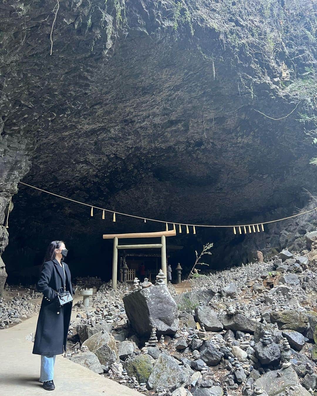山木彩乃さんのインスタグラム写真 - (山木彩乃Instagram)「🏞 . 神様が会議してた所に行きました🚣🏻‍♀️ . 自然が作り出す神秘的な空間だった。 2023年が素敵な一年になりますように . .」1月10日 0時14分 - yamaki__ayano