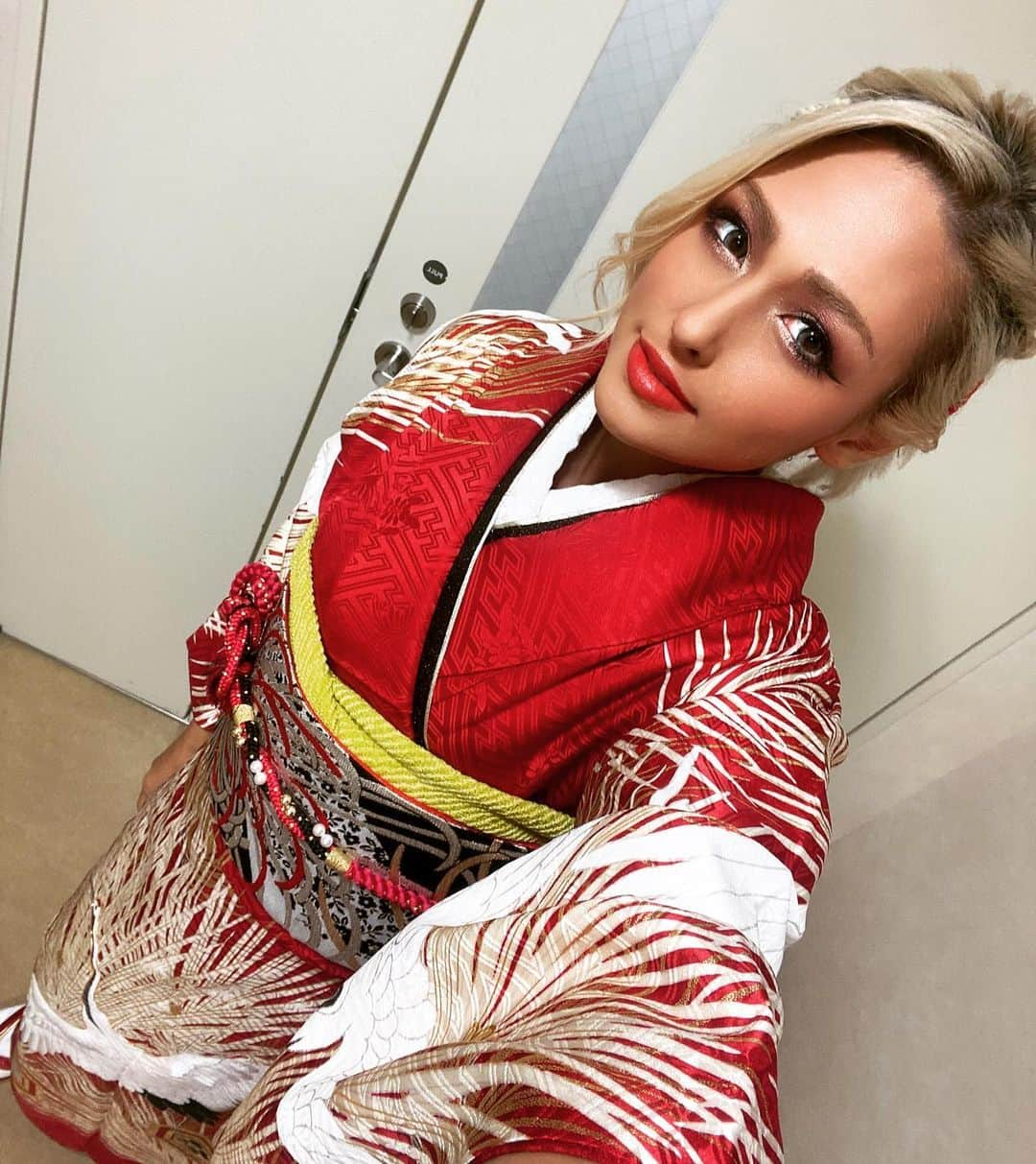 ジュリア・スターダムさんのインスタグラム写真 - (ジュリア・スターダムInstagram)「ヘアラップが良い感じに髪飾り風に🙆‍♀️  #ブシロード新春大発表 #ヘアラップ　 #振り袖　#振り袖ヘア #振り袖帯結び  #stardom #DDM #Donnadelmondo #マフィアベラ　#mafiabella #OMG #バリバリボンバーズ #BX3 #prowrestler  #joshipuroresu  #giulia #スターダム　#ドンナデルモンド　#ジュリア #女子プロレス　#女子プロレスラー」1月10日 4時47分 - 0221giulia