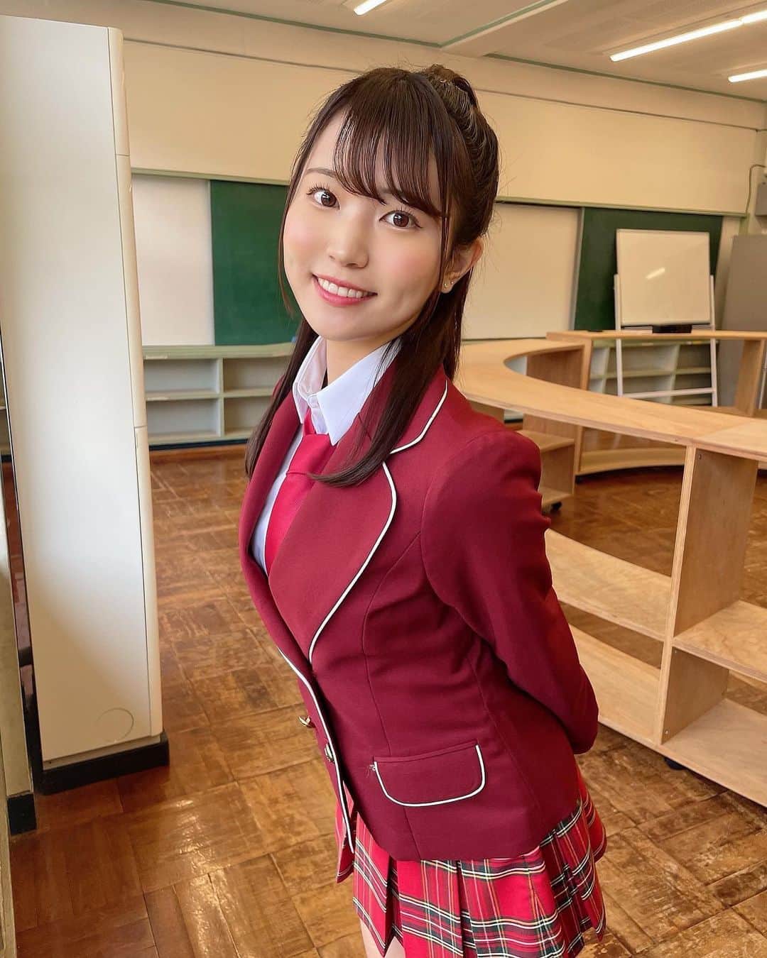坂東遥さんのインスタグラム写真 - (坂東遥Instagram)「🏫🎀✉️  高校生のとき 理系クラスだったのに 数学0点で卒業した人です💯  #制服」1月10日 12時00分 - b.haruka1103