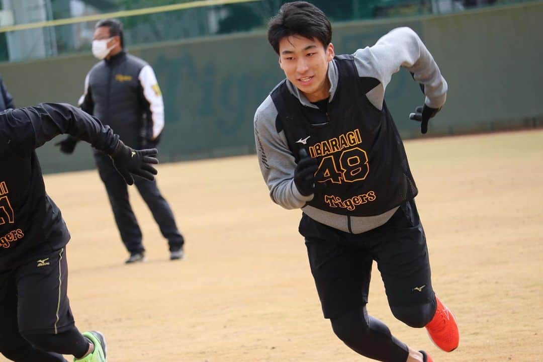 阪神タイガースさんのインスタグラム写真 - (阪神タイガースInstagram)「1月10日、鳴尾浜球場での新人合同自主トレの様子です！ #森下翔太 選手 #門別啓人 選手 #井坪陽生 選手 #茨木秀俊 選手 #戸井零士 選手 #富田蓮 選手 #野口恭佑 選手 #阪神タイガース  #新人合同自主トレ  #ARE」1月10日 14時52分 - hanshintigers_official