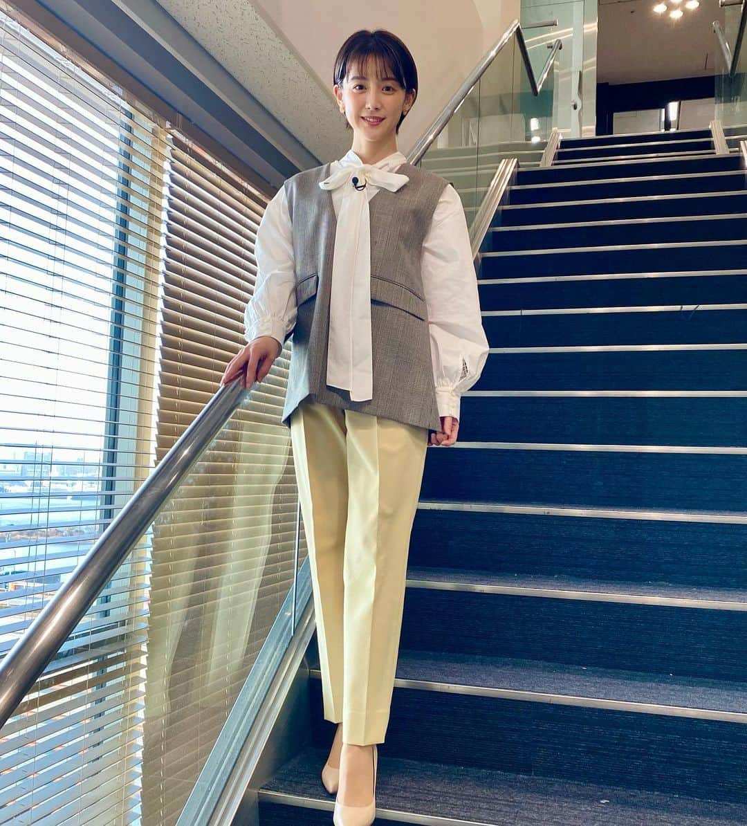 フジテレビ「プライムニュース イブニング」さんのインスタグラム写真 - (フジテレビ「プライムニュース イブニング」Instagram)「#イット ！放送中です   ●#迷いクジラ が動かず…対応協議へ ●#乾燥注意報 も…列島で火災相次ぐ ●中国 #コロナ薬 “爆買い”を阻止へ ●河川敷で暮らすホームレスはどんな年末年始を過ごすのか？ 厳しい寒さの中“ゴミ拾い”＆驚きの収入も！今年の願いは？   #榎並大二郎 @enami_daijiro #宮司愛海 @manami_miyaji   #木村拓也 @takuya.kimura0801   #梅津弥英子 @yaeko.umezu   #宮家邦彦   #ガチャピン @gachapin_official #竹俣紅 @benitakemata_official   #山本賢太 @yamamoto_kenta.yamaken #フジテレビ #アナウンサー 公式HP：https://www.fujitv.co.jp/livenews_it/ FNNプライムオンライン：https://www.fnn.jp/」1月10日 15時55分 - livenews_it