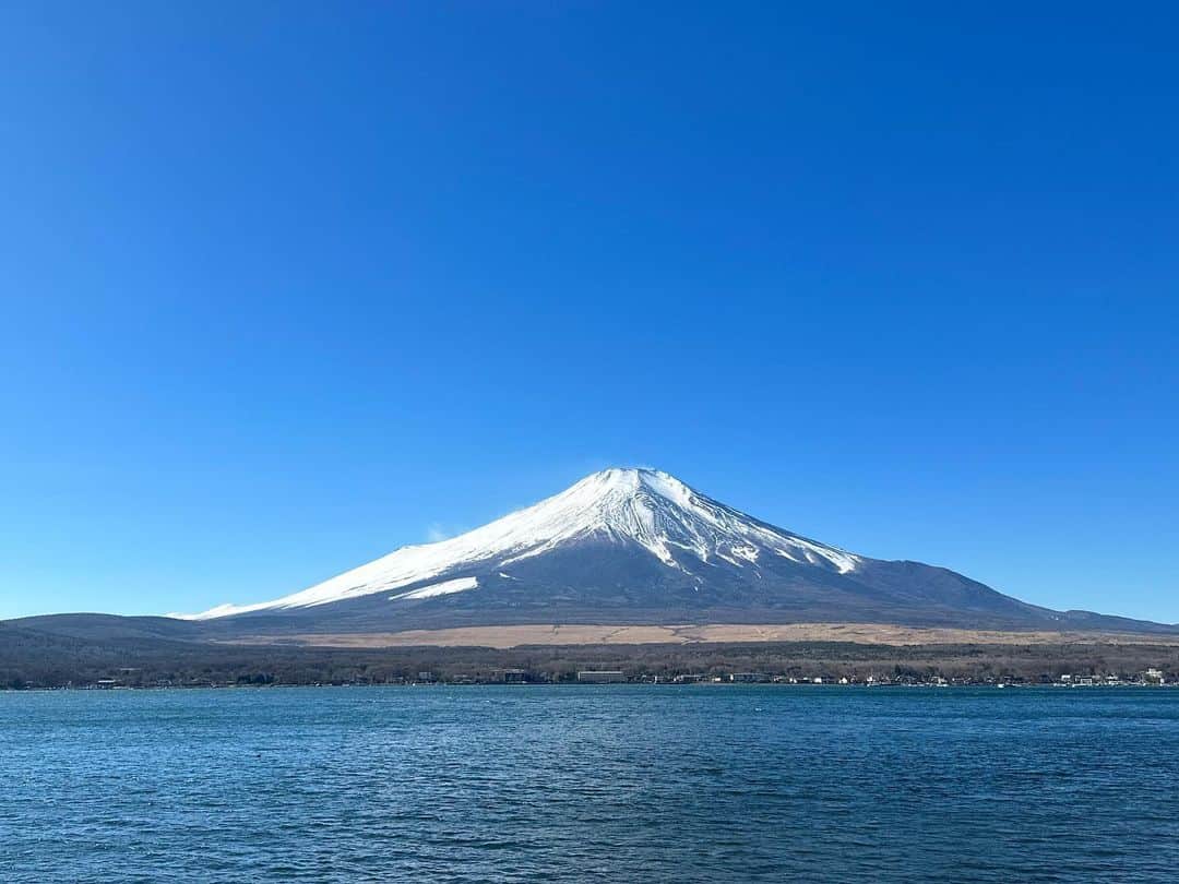 鈴木六夏さんのインスタグラム写真 - (鈴木六夏Instagram)「お裾分け画像ですー✨💕  👏🏼👏🏼 素晴らしい富士山のお姿でした！  #mtfuji #富士山」1月10日 17時03分 - rikuka.62