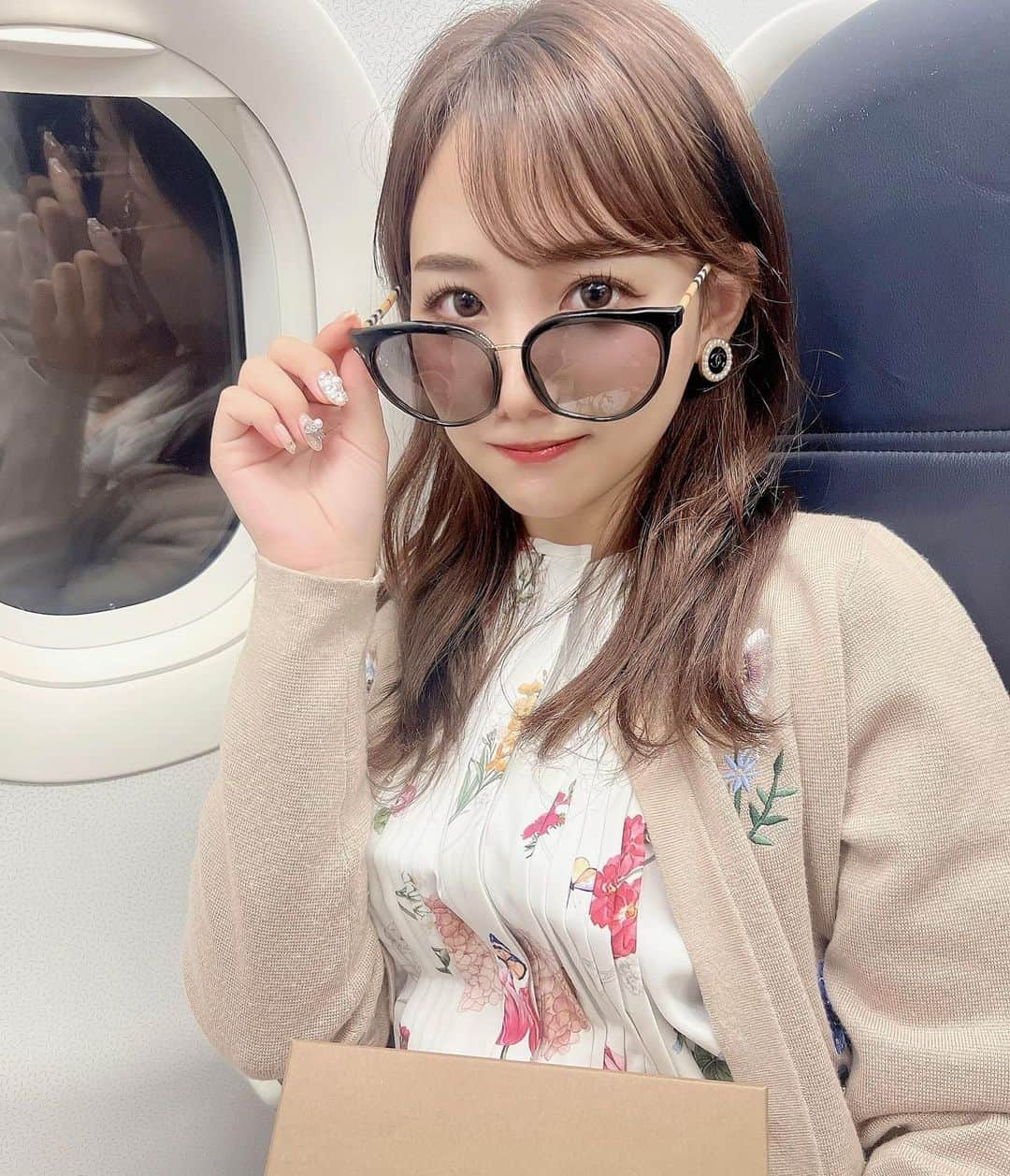 加藤里奈さんのインスタグラム写真 - (加藤里奈Instagram)「⋆ 早くまた飛行機乗りたいな〜✈️  りほとお揃いのサングラス買って るんるんで写真撮った☺️👓  #ootd #fashion #instafood #instagram  #hairstyle #outfit #code #instafashion  #ファッション #撮影 #ヘアスタイル #ヘア  #コーディネート #コーデ #今日の服  #沖縄 #飛行機」1月10日 20時01分 - katoco0326