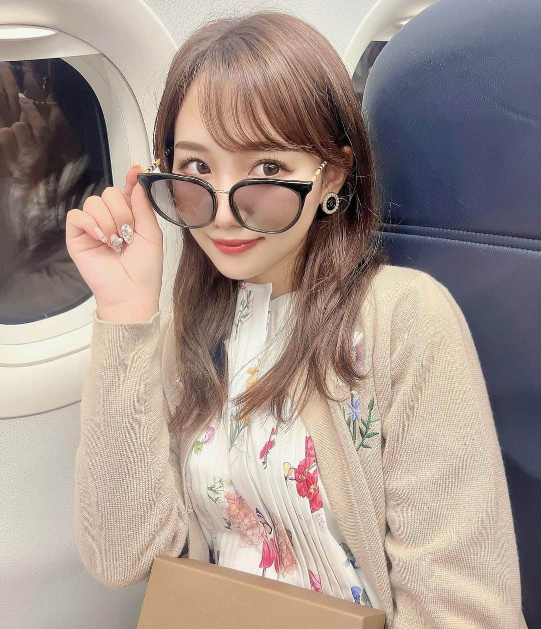 加藤里奈さんのインスタグラム写真 - (加藤里奈Instagram)「⋆ 早くまた飛行機乗りたいな〜✈️  りほとお揃いのサングラス買って るんるんで写真撮った☺️👓  #ootd #fashion #instafood #instagram  #hairstyle #outfit #code #instafashion  #ファッション #撮影 #ヘアスタイル #ヘア  #コーディネート #コーデ #今日の服  #沖縄 #飛行機」1月10日 20時01分 - katoco0326