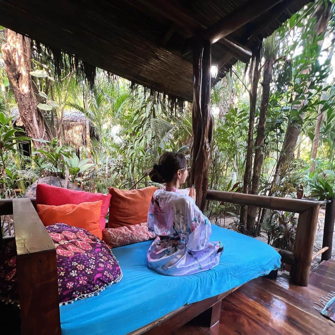 荒木さやかさんのインスタグラム写真 - (荒木さやかInstagram)「" 🌴 " OHAYO🌞 La vida en la jungla. Gracias a Dios por la Tierra🙏🏾 Lo mejor de Costa Rica‼︎ " 地球に感謝🫶🏽 #junglelife #CostaRica #コスタリカ」1月10日 22時53分 - araki_sayaka