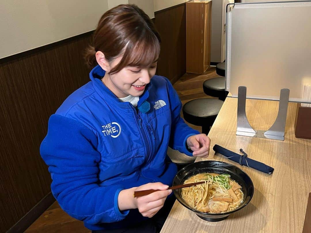 篠原梨菜さんのインスタグラム写真 - (篠原梨菜Instagram)「#水曜朝5時のラーメンtime 東京・秋葉原駅 24時間営業の威風へ！ 濃厚味噌らーめん🍜 クセのない北海道味噌と長期熟成した旨みが強い仙台味噌をブレンド。鶏と豚のWスープでパンチが効いた味わい！もちもち中太麺。チャーシューに乗った生姜を溶けば冬でもぽっかぽか！ #早朝グルメ #thetime_tbs #ラーメン #威風 #秋葉原グルメ  #秋葉原ラーメン  #味噌ラーメン  #tbs」1月11日 7時02分 - shinorinatbs