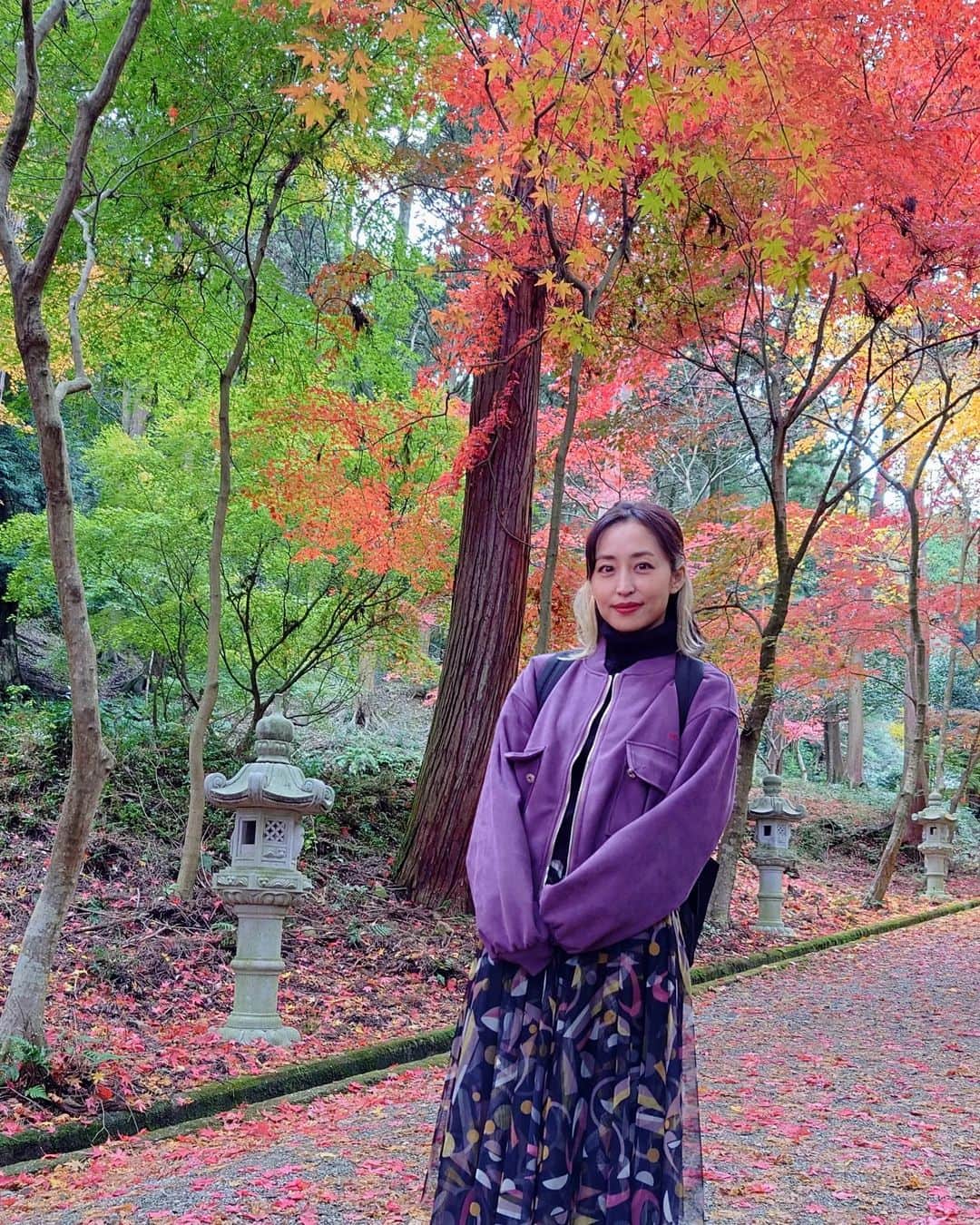 Yukiさんのインスタグラム写真 - (YukiInstagram)「秋の思い出🍁 A memory of autumn.   まだ姉が日本にいた去年の秋 家族で紅葉を見に行きました。  Xperiaで撮るとホント色鮮やかで鮮明  #Xperia #TakenWithXperia #Xperia5IV」1月11日 17時37分 - d_drive_gt_yuki