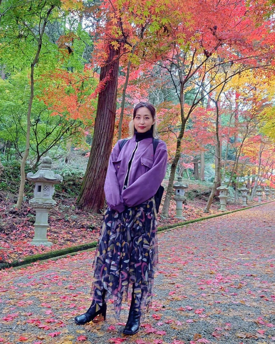 Yukiさんのインスタグラム写真 - (YukiInstagram)「秋の思い出🍁 A memory of autumn.   まだ姉が日本にいた去年の秋 家族で紅葉を見に行きました。  Xperiaで撮るとホント色鮮やかで鮮明  #Xperia #TakenWithXperia #Xperia5IV」1月11日 17時37分 - d_drive_gt_yuki