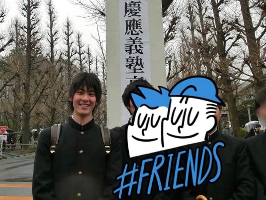テレビ朝日「グッド！モーニング」さんのインスタグラム写真 - (テレビ朝日「グッド！モーニング」Instagram)「． こんばんは、草薙和輝です！  昨日の《あらいーな》は、 1月10日が「糸引き納豆の日」ということと、 まもなく本格化する受験シーズンに向けての企画でした！  受験生の皆さんの合格を祈願し、 粘り強く頑張ってもらえるように 絶品の納豆料理をご紹介しました✏️  『受験生の気持ちになる！』 ということで、 今回のロケの衣装は学ランでした。笑  この学ラン、以前にも一度、 あらいーなのロケで着用したのですが、 自前のものなんです😂  大学生の時に所属していた体育会では、 通学の際、学ランの着用が規則だったため、 これを着て、大学に４年間通っていました。  ほぼ高校生です。笑  1、2枚目が、その大学時代の学ランの制服姿で、 3、4枚目は、今回のロケの時の写真🤳  当時は少し髪が長め？でした。笑  とりあえず当時の制服のサイズのままで 問題なく着られたことに安心しました😂笑  懐かしい気持ちと共に、 絶品の納豆料理を完食しました！  そして、受験生の皆さん、くれぐれも体調には気をつけて、 力を出し切れるように頑張ってくださいね👍  #テレビ朝日 #テレ朝 #グッドモーニング #新井恵理那 の #あらいーな #納豆 #糸引き納豆の日 #絶品 #納豆料理 #粘り強く #頑張れ #受験生 #体育会 #ホッケー #学ラン #制服 #大学生 #懐かしい #アナウンサー #草薙和輝 #草薙アナ」1月11日 18時52分 - good_morning_ex