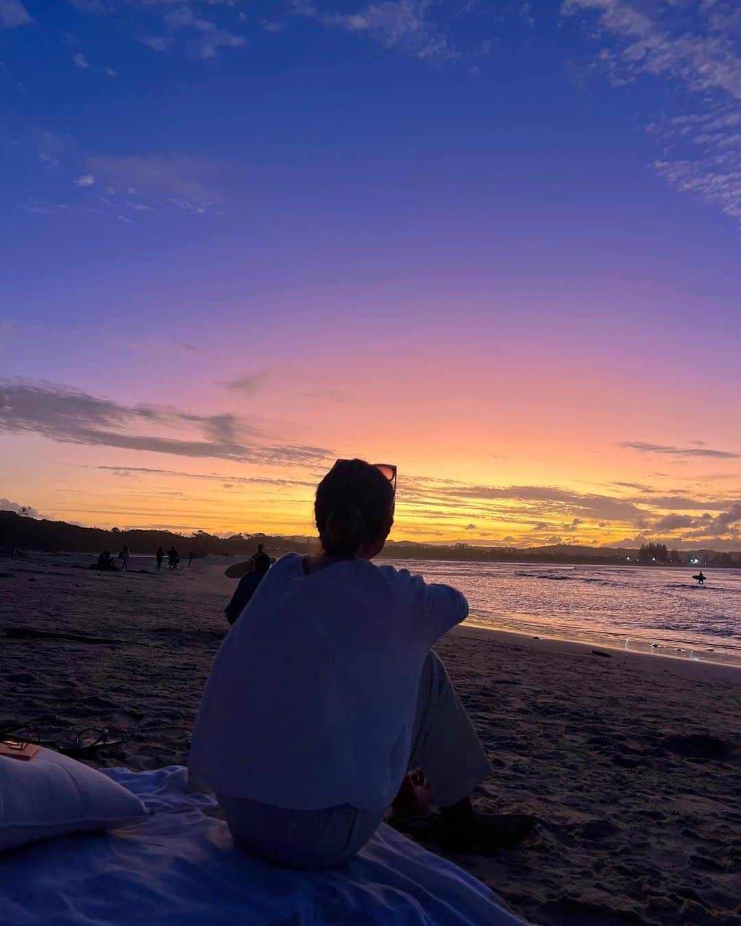 山中美智子さんのインスタグラム写真 - (山中美智子Instagram)「Sunset 💕  📸by 娘  サンセットビーチピクニックが大好きな私達🫶🏾  毎日でも飽きない👍🏾💕」1月11日 20時57分 - alexiastam1988