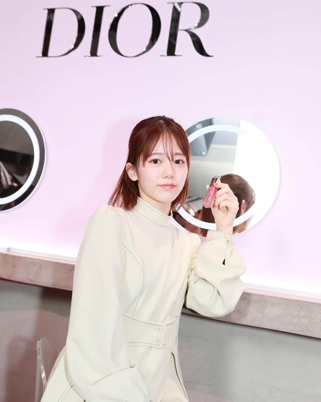 川口葵さんのインスタグラム写真 - (川口葵Instagram)「.  Diorのアディクト リップ マキシマイザーがリニューアル💎 1月20日（金）から新発売  ツヤ、高保湿、ボリュームアップが長時間に渡って持続されるからめっちゃ良い🥺 24色の中から自分のお気に入りの色を見つけてみてね💄  @diorbeauty #リップマキシマイザー #DIORADDICT @dior」1月11日 21時18分 - kawaguchiaoi_1126